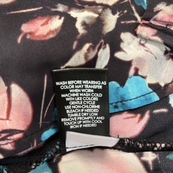 Torrid Button-Up Long Sleeve Floral Blouse with V-Neck & Collar – Size 3X - Picture 9 of 9